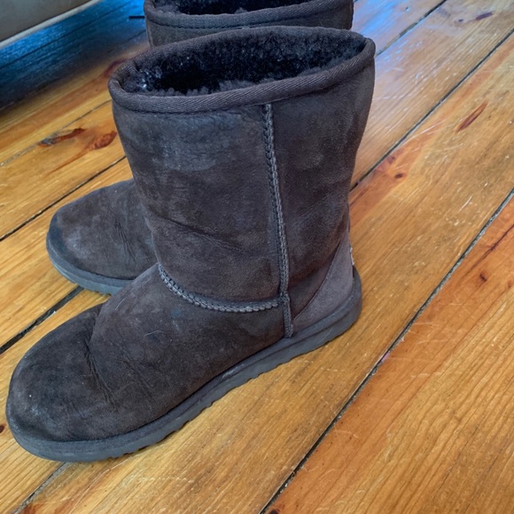 Brown Uggs! - Picture 2 of 4